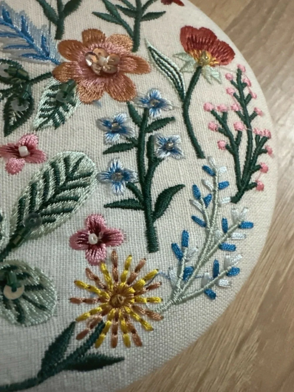 NWOT Embroidered Floral Jewelry Organizer Compact - Cream with Multicolor